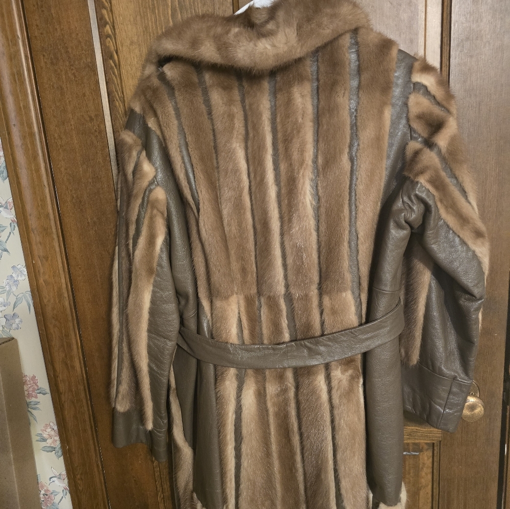 Brown mink real Fur Coat for Women - Picture 9 of 16